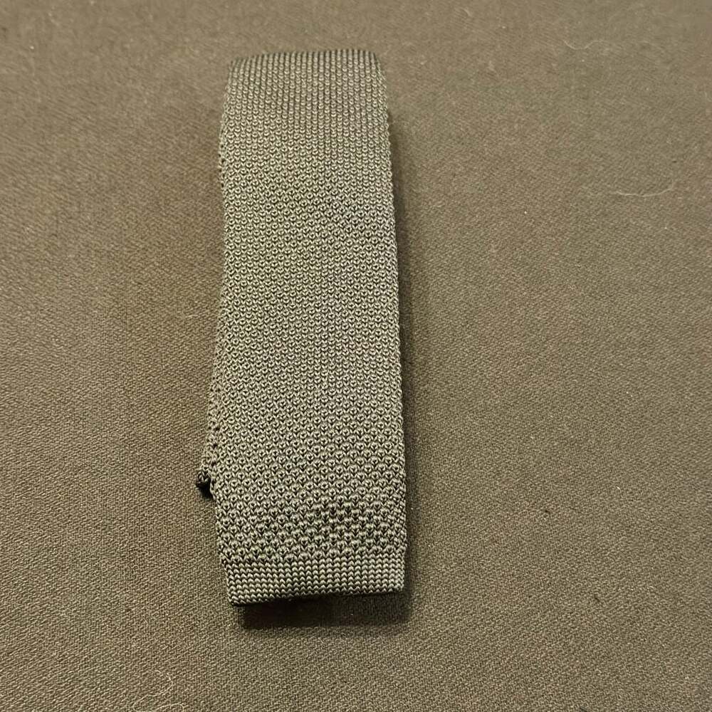 Banana Republic Knitted Necktie Grey Solid Silk Square Bottom
